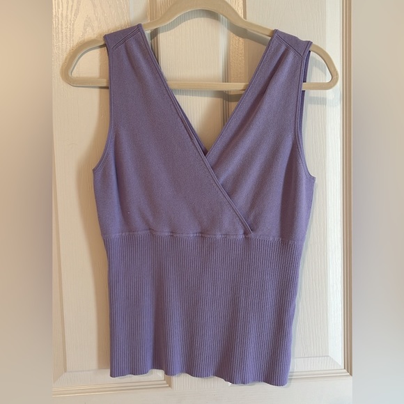 LOFT Lavender Top - Picture 2 of 2